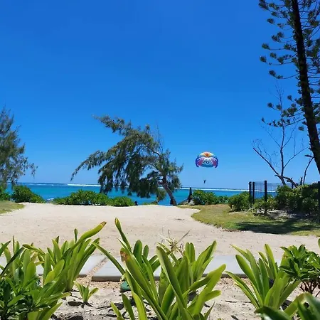 Tropical Beachfront Apartment Belle Mare Exterior photo