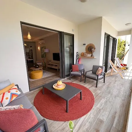 Tropical Beachfront Apartment Belle Mare Exterior photo