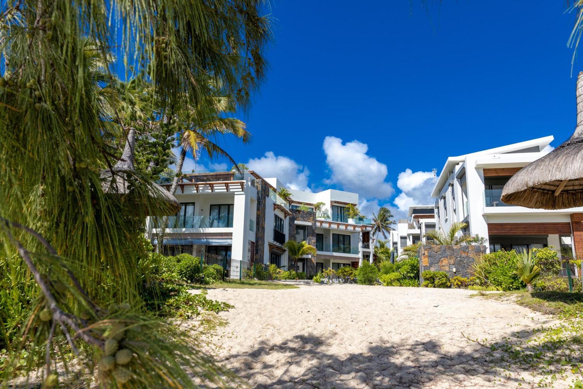 Tropical Beachfront अपार्टमेंट *